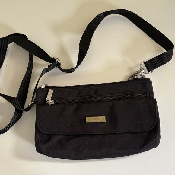 Baggallini Black Small Nylon Crossbody - Picture 1 of 10